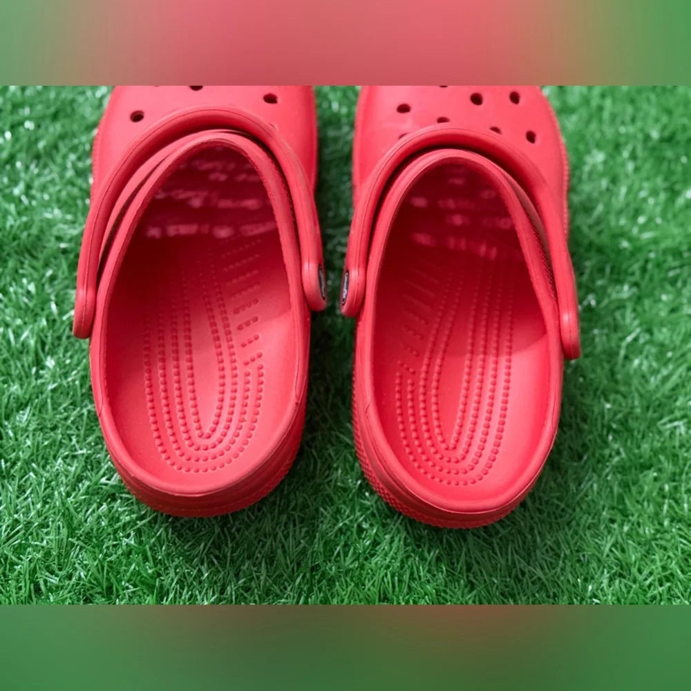 Crocs Unisex Red Clogs Size M-5 W-7‎
